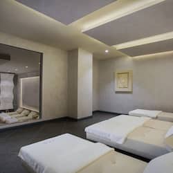Couples treatment room(s), sauna, hot tub, steam room