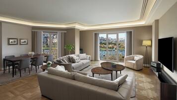 Premium bedding, minibar, in-room safe, desk