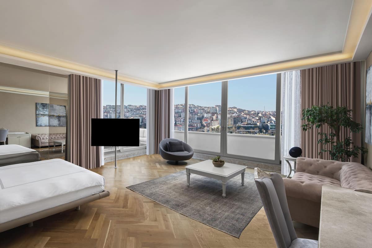 Premium bedding, minibar, in-room safe, desk