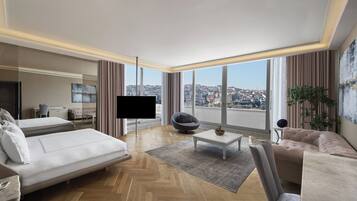 Premium bedding, minibar, in-room safe, desk