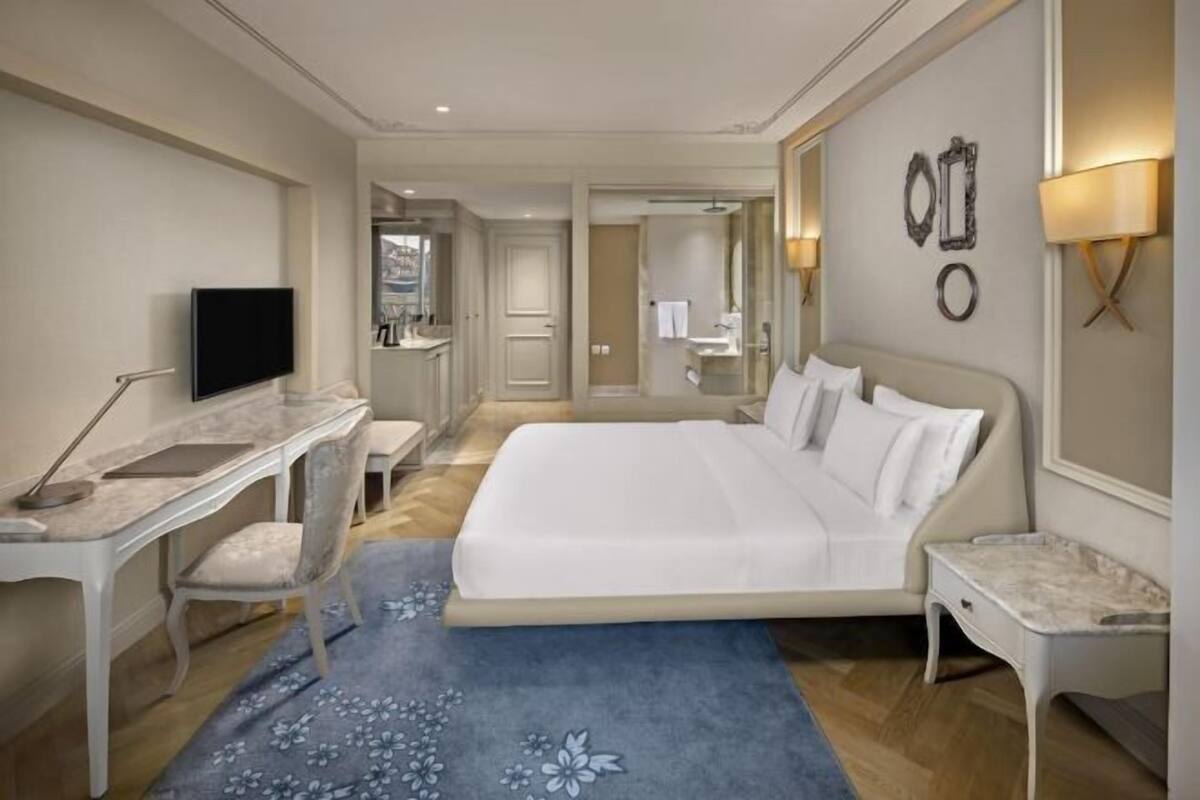 Premium bedding, minibar, in-room safe, desk