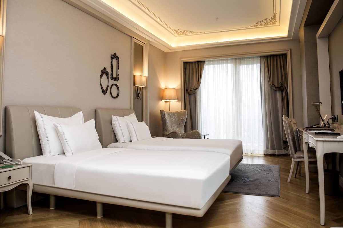 1 bedroom, premium bedding, minibar, in-room safe