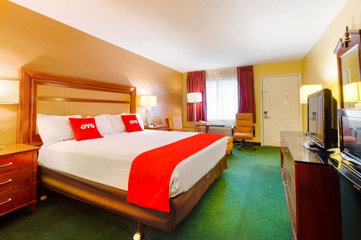 In-room safe, desk, iron/ironing board, free WiFi