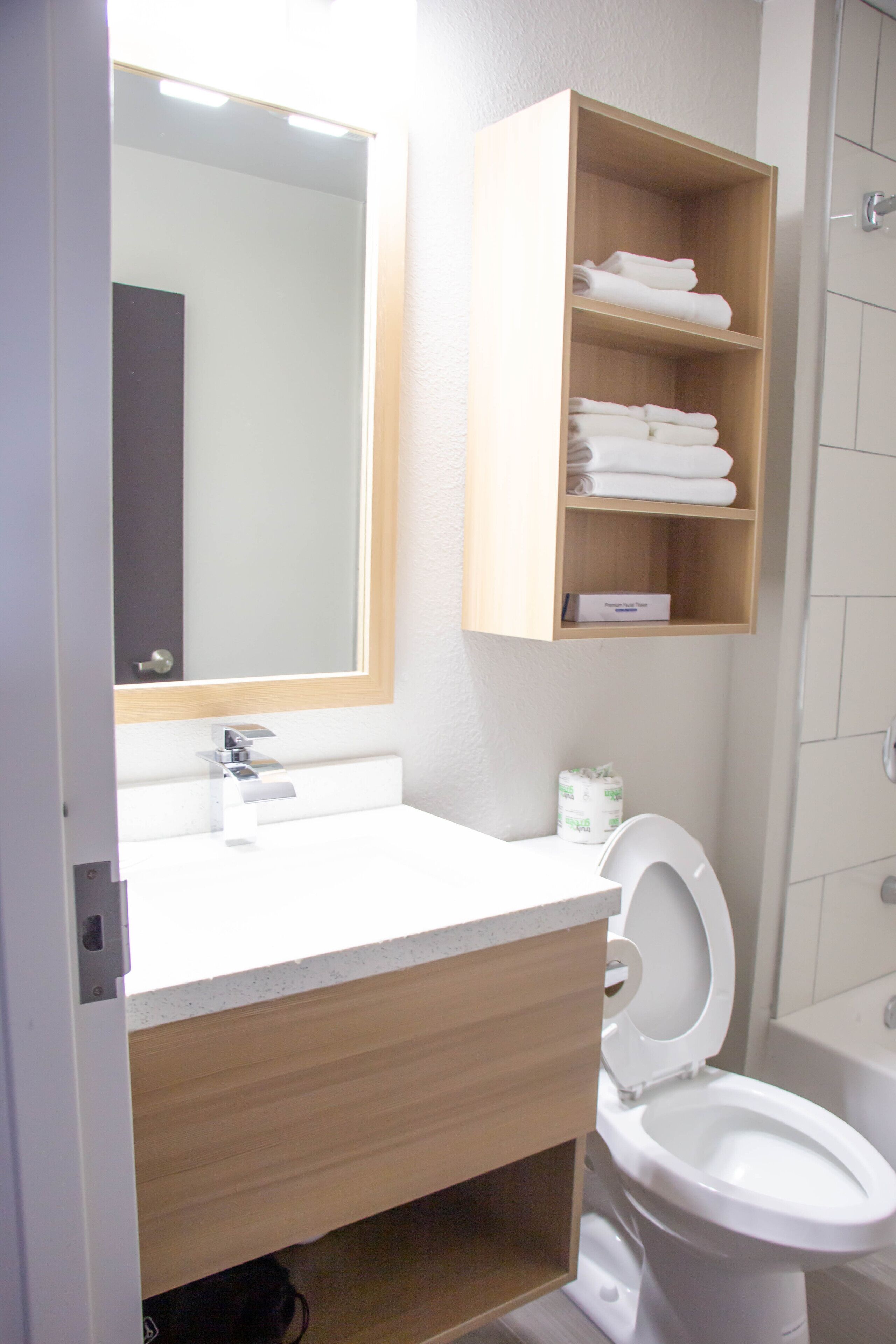 combined shower/bathtub, free toiletries, hair dryer, towels