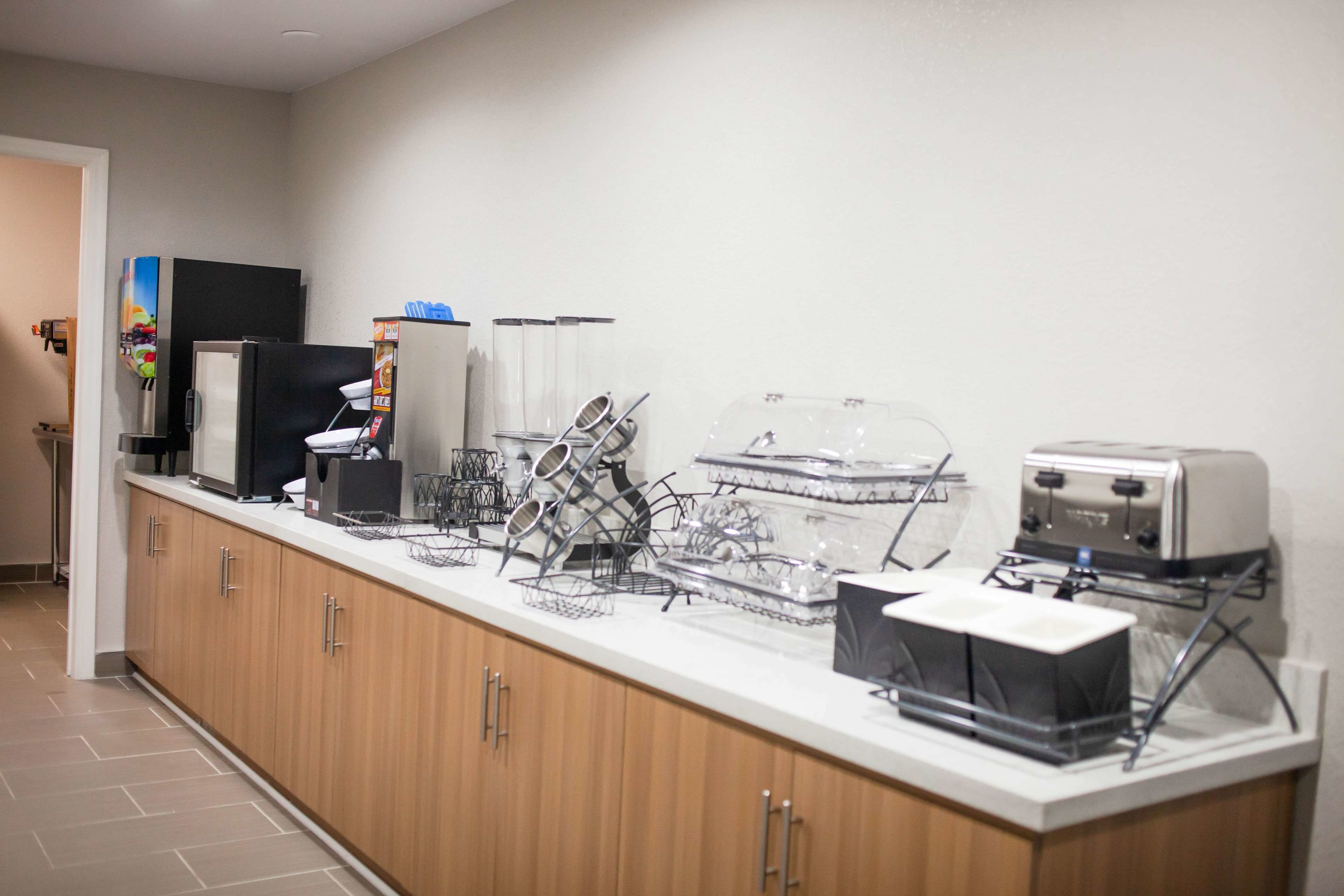 free daily continental breakfast