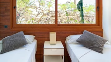 1 bedroom, in-room safe, laptop workspace, blackout curtains