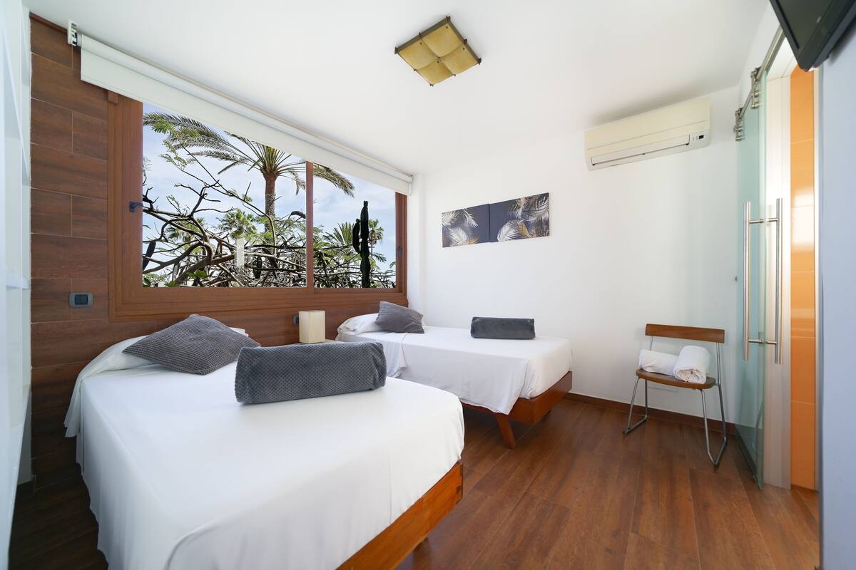 1 bedroom, in-room safe, laptop workspace, blackout curtains
