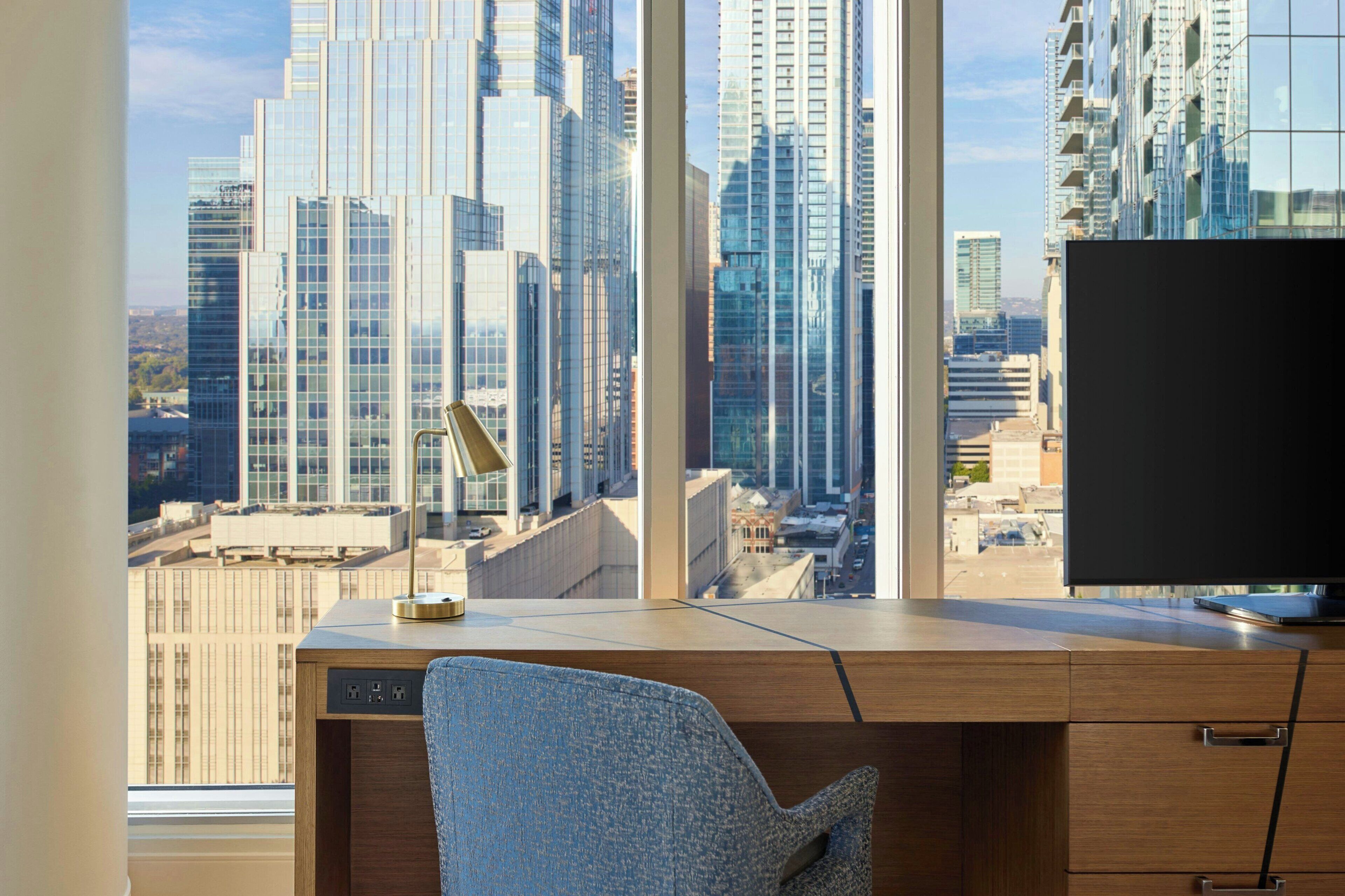 room, 1 king bed, non smoking, corner | 1 bedroom, premium bedding, in-room safe, desk