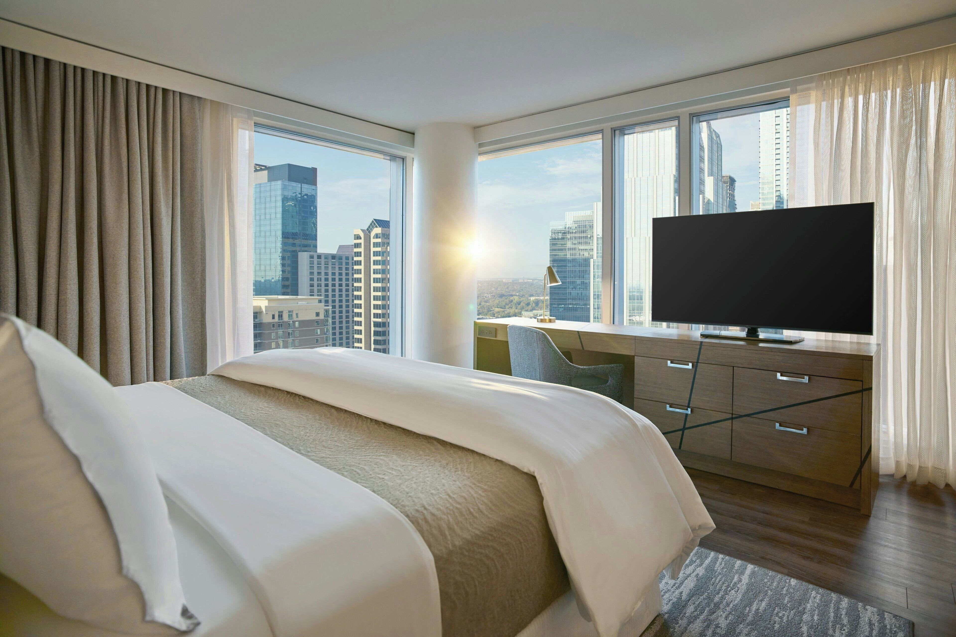 room, 1 king bed, non smoking, corner | 1 bedroom, premium bedding, in-room safe, desk