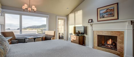 Flagship - Oceanfront King - Fireplace, Kitchen, Deck | Beach/ocean view
