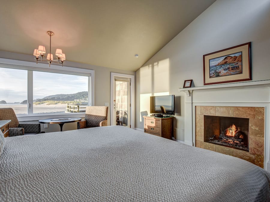 Flagship - Oceanfront King - Fireplace, Kitchen, Deck | Beach/ocean view