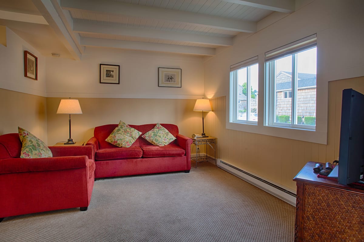 Argonauta Town House - 2 Bedroom Cottage | Living room | Flat-screen TV, DVD player