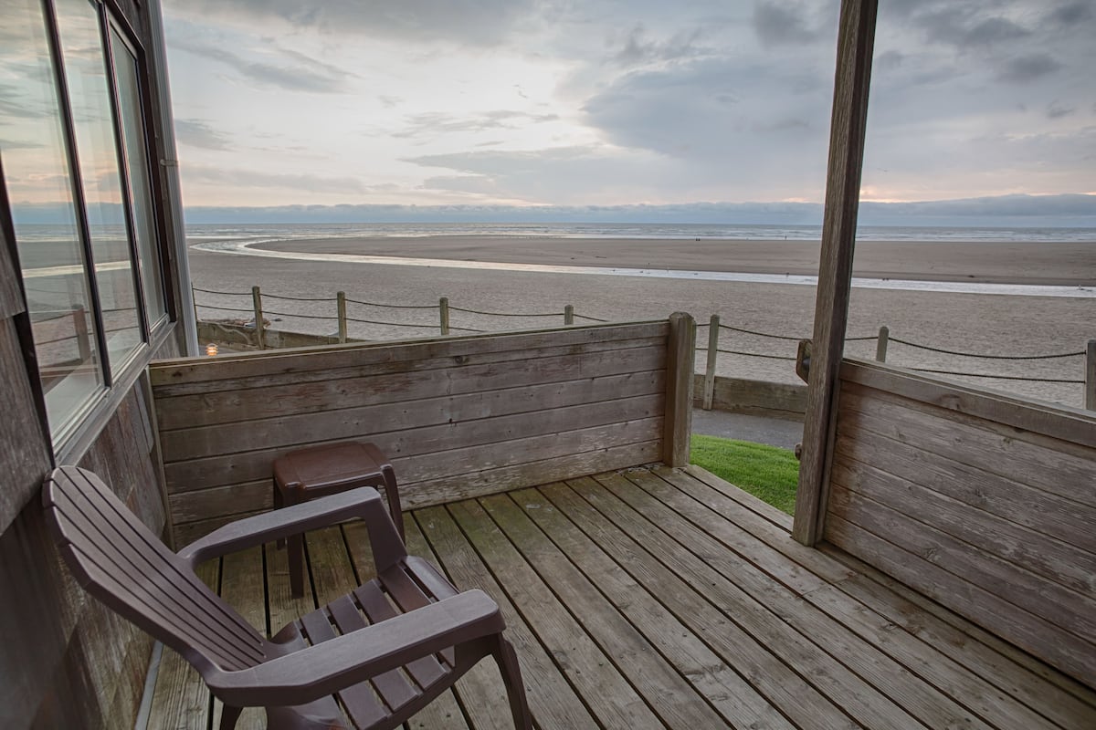 Flagship - Oceanfront King - Fireplace, Kitchen, Deck | View from room