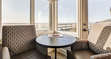 The Waves/The Argonauta Inn/The White Heron Lodge