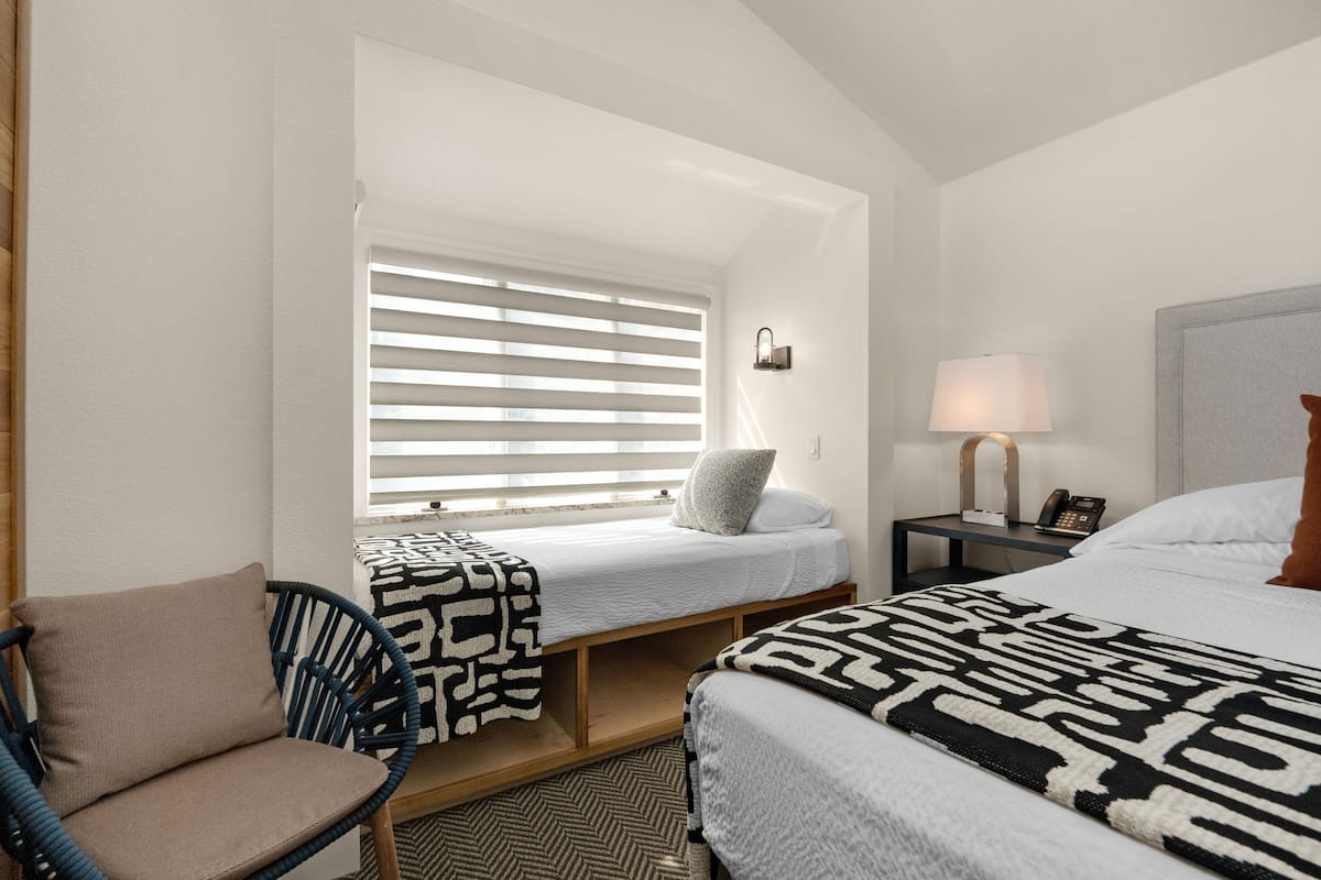 Garden Court - King and Twin Room - No View | 1 bedroom, iron/ironing board, free WiFi, bed sheets
