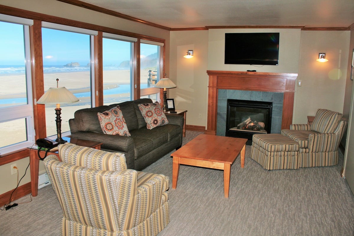 Flagship - Oceanfront 2 Bedroom Suite | 1 bedroom, iron/ironing board, free WiFi, bed sheets