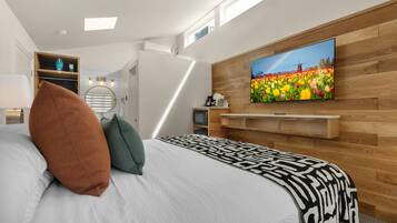 Tabla de planchar con plancha, wifi gratis y ropa de cama
