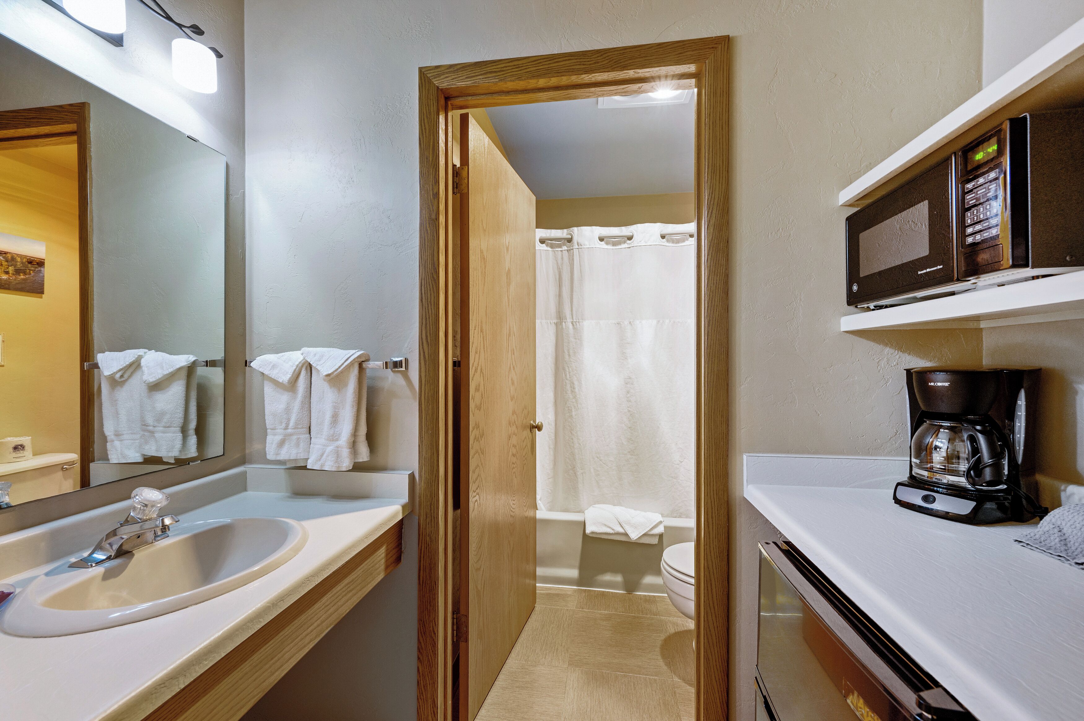 combined shower/bathtub, free toiletries, hair dryer, towels