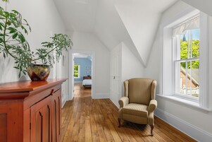 Superior Suite (N°4-4B) | Individually decorated, individually furnished, free WiFi, bed sheets