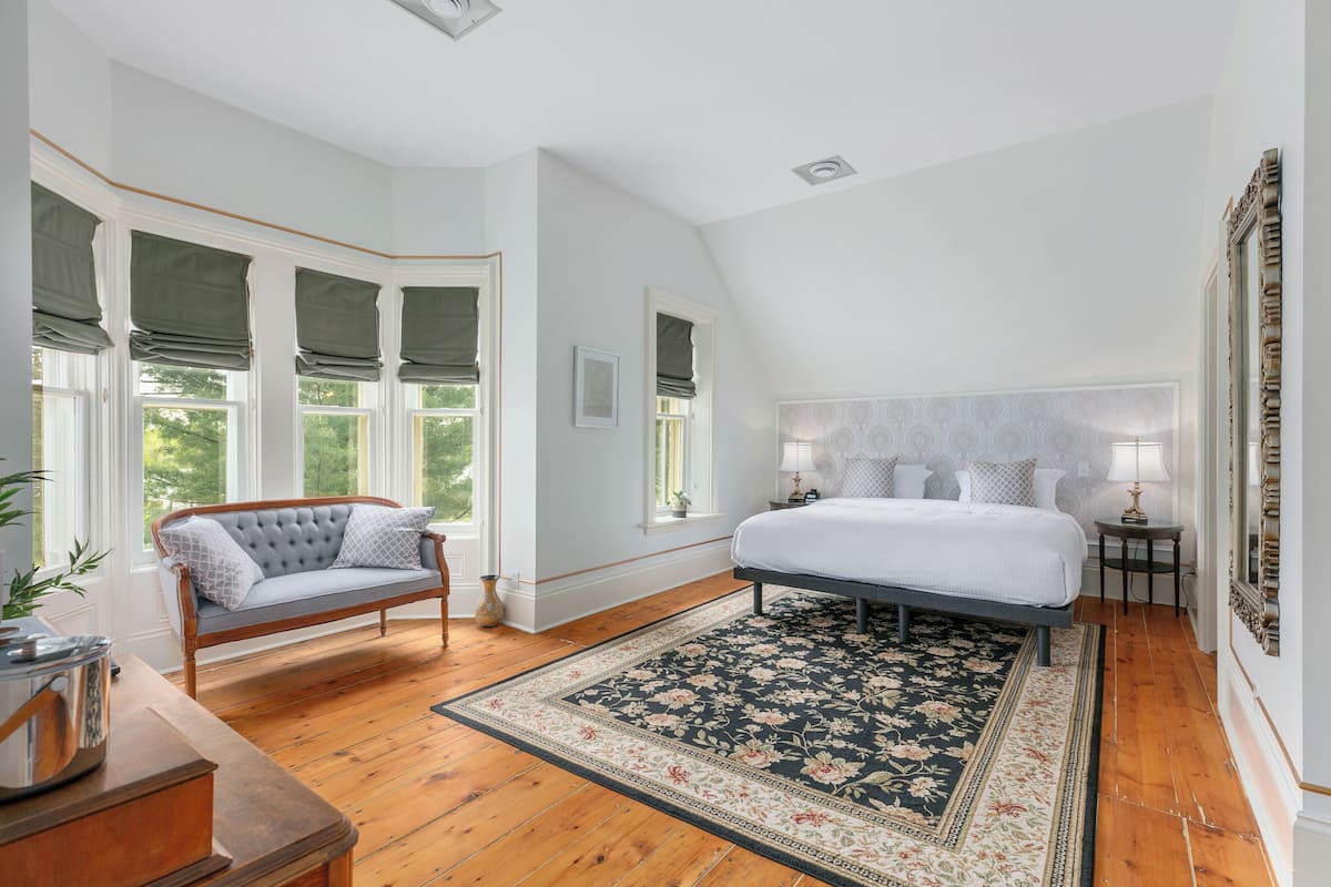 Superior Room, 1 King Bed (N°1) | 2 bedrooms, individually decorated, individually furnished
