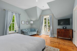 Superior Room, 1 King Bed (N°3) | Individually decorated, individually furnished, free WiFi, bed sheets