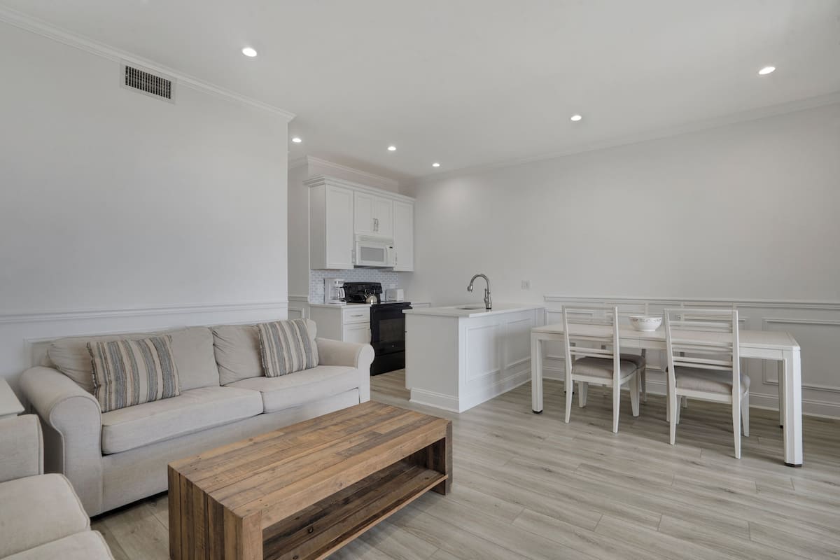 Condo, 2 Bedrooms, Non Smoking, Ocean View | Individually decorated, individually furnished, laptop workspace