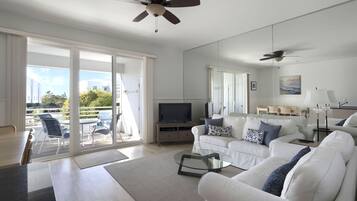 Condo | Décor unique, ameublement unique