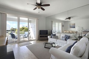 Leilighet | Individuelt dekorert, individuelt innredet og skrivebord for bærbar PC