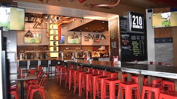 2 bars/lounges