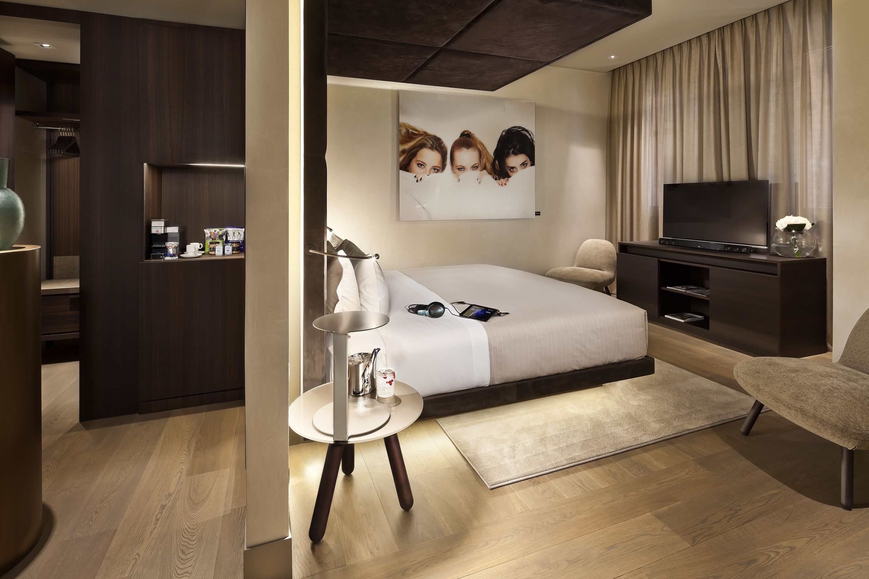 1 bedroom, premium bedding, minibar, in-room safe