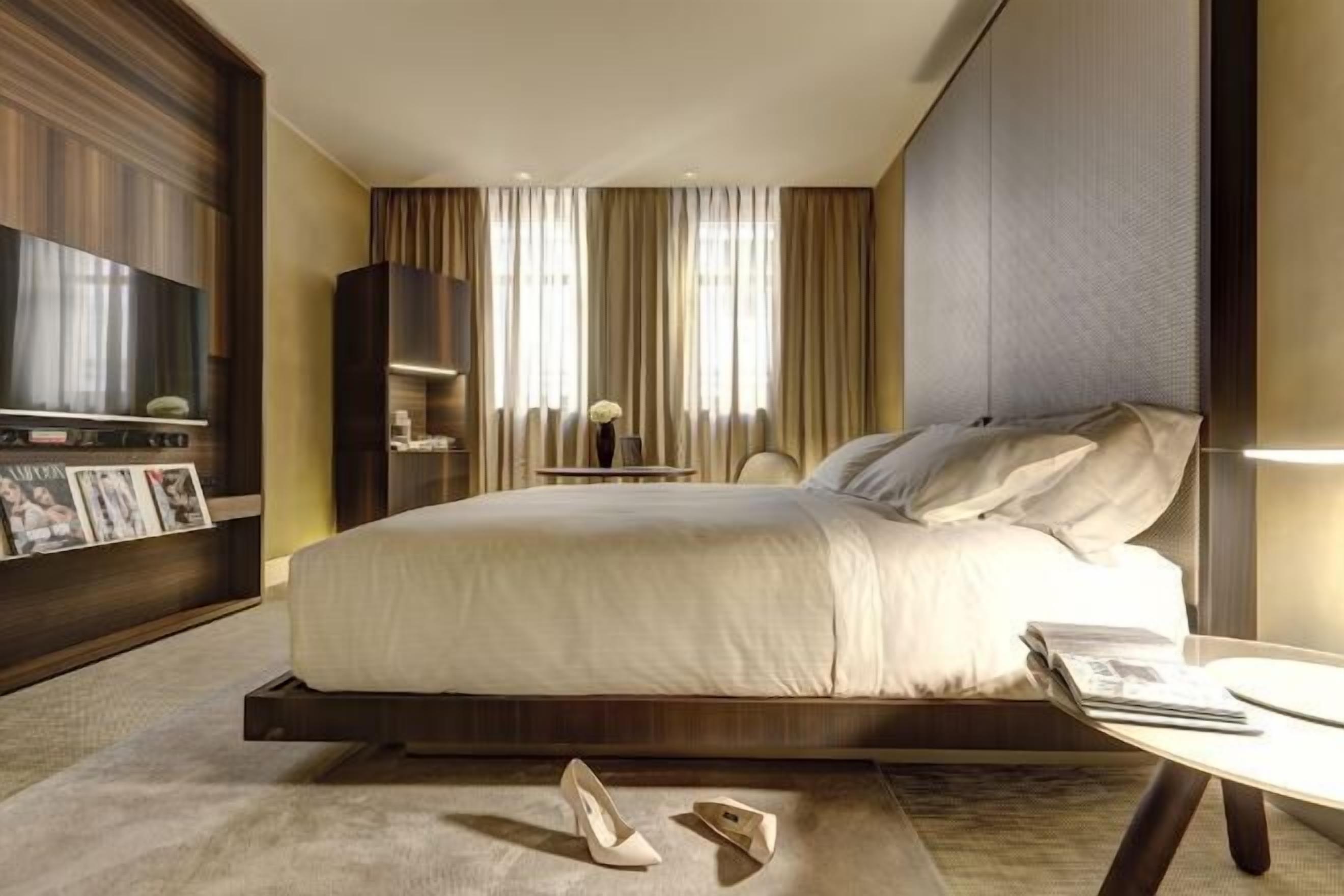 Premium bedding, minibar, in-room safe, desk