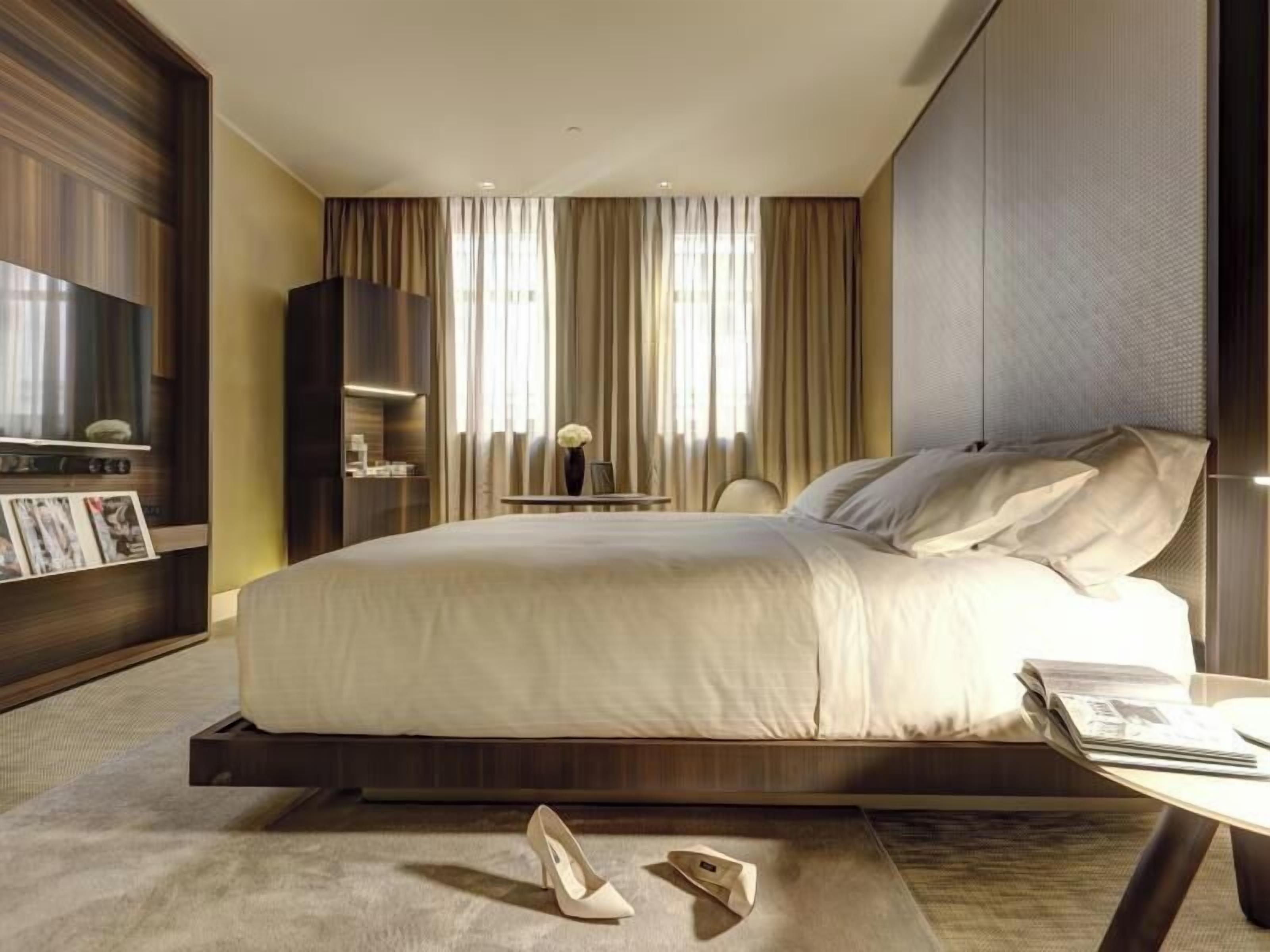 Ropa de cama de alta calidad, minibar, caja fuerte y escritorio