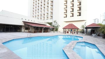 Outdoor pool, pool loungers
