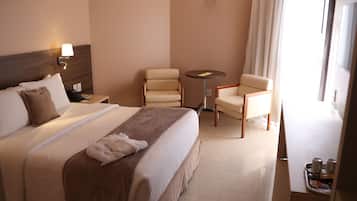 Habitación ejecutiva, 1 cama doble | 1 dormitorio, minibar, caja fuerte y cortinas opacas