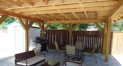 Ray Lyn Motel