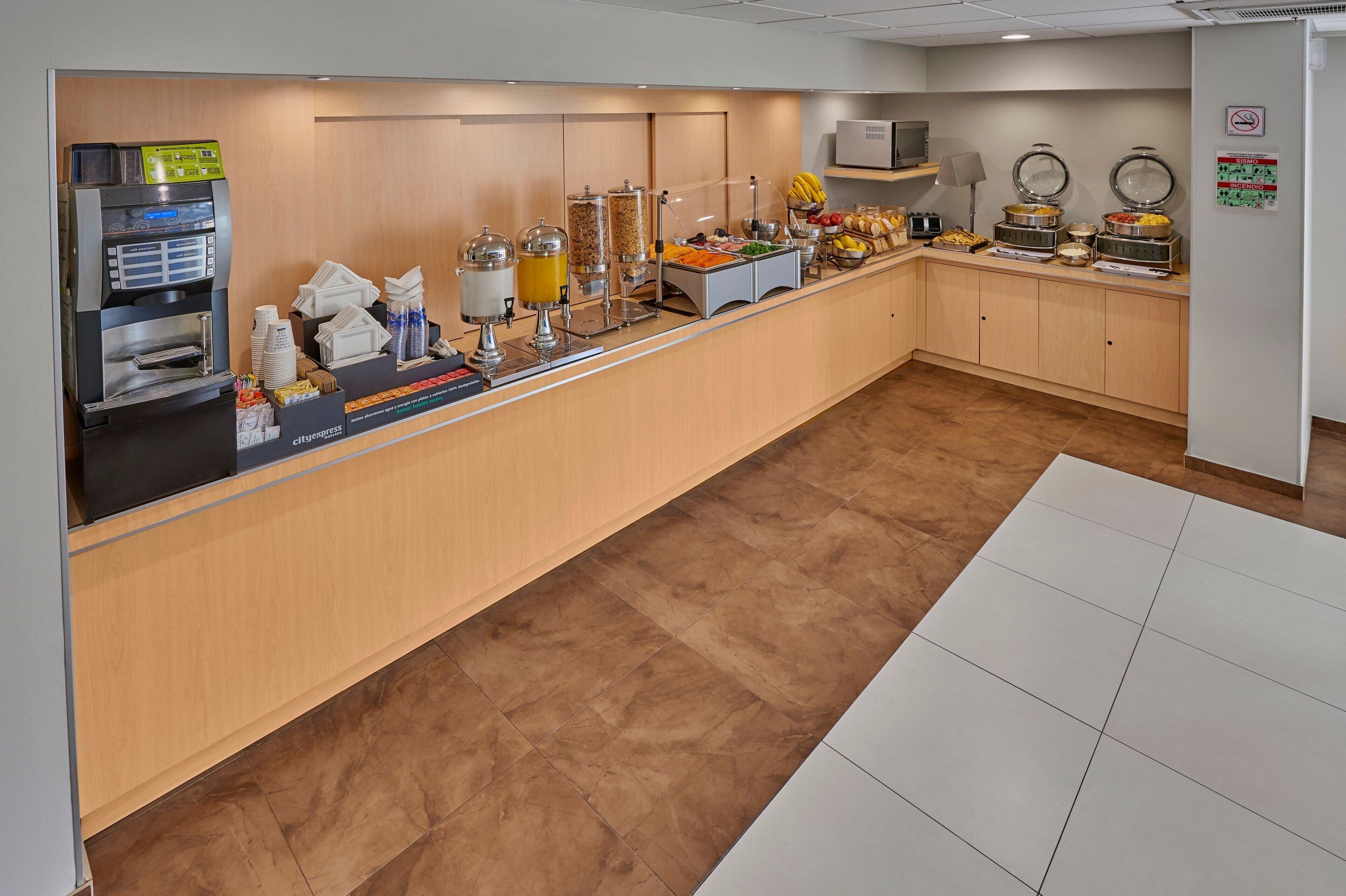 free daily continental breakfast