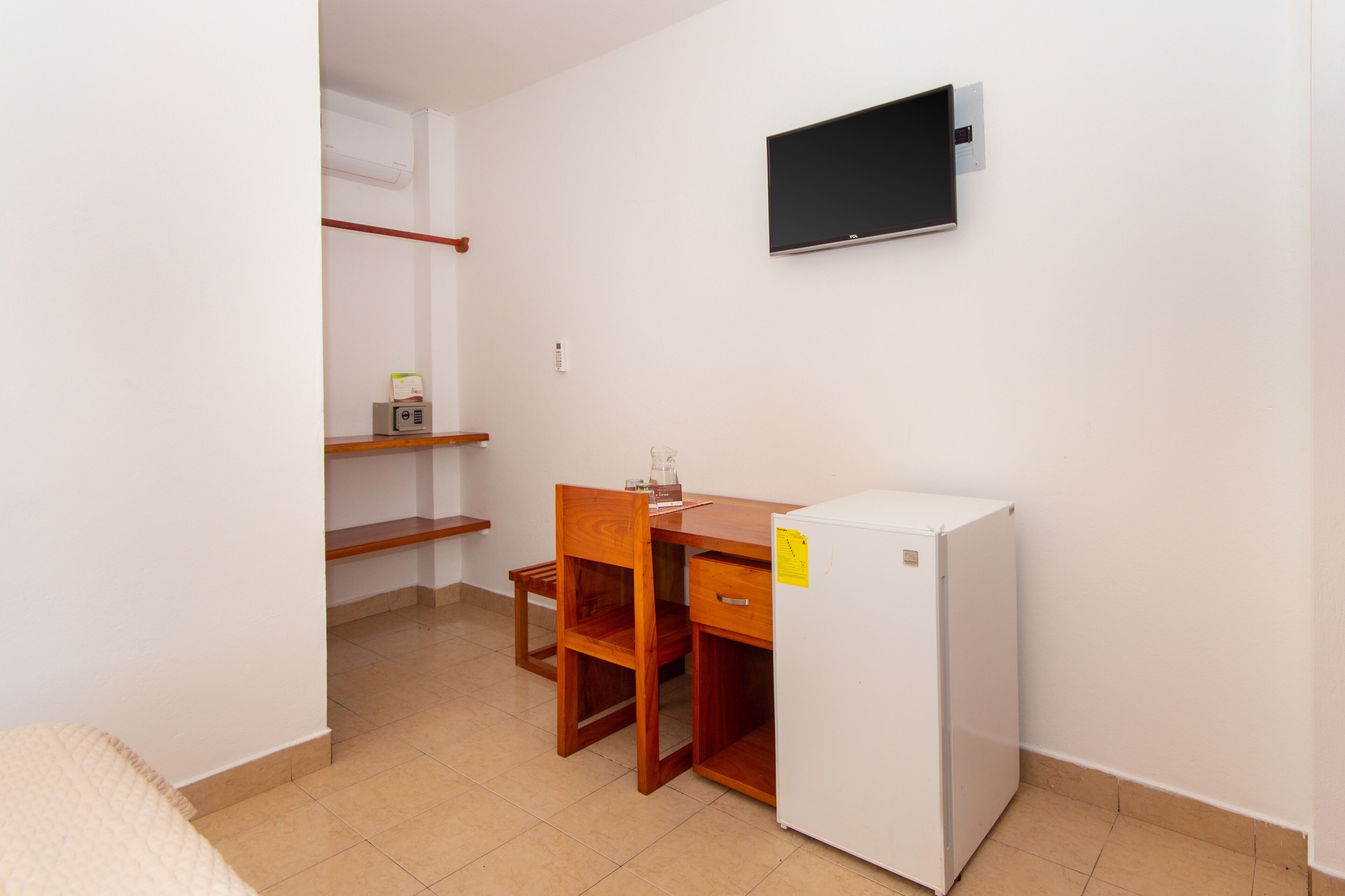 single room | in-room safe, desk, free cots/infant beds, free wifi