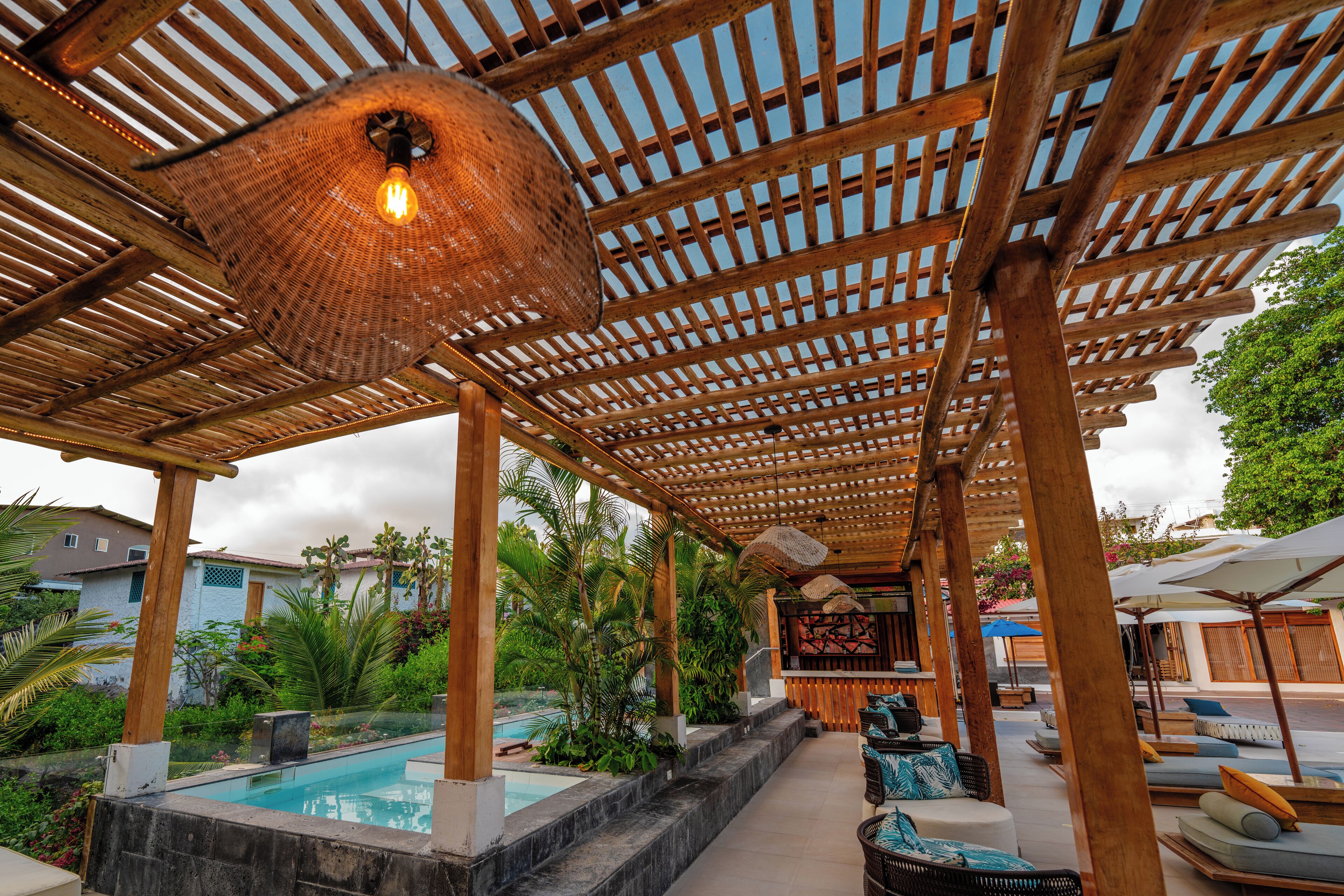 Bar junto a la piscina