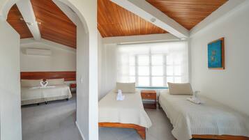 Family Cabin | In-room safe, desk, cribs (free), WiFi (free)