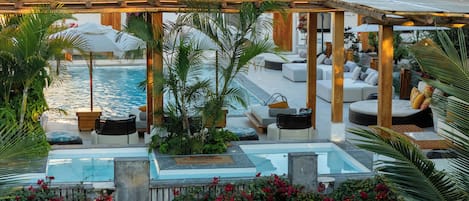 Jetted bathtub