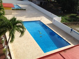 2 outdoor pools