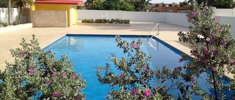 2 piscinas al aire libre