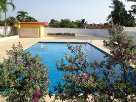 2 outdoor pools