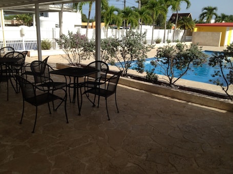 Terraza o patio. Arecibo Inn