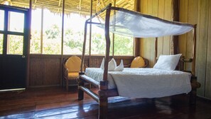 Eco Bungalow | Skrivbord och sängkläder