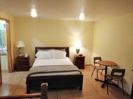 Apartamento Duplex | Caja fuerte, espacio para trabajar con un portátil, cortinas opacas
