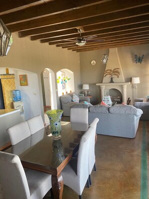 Family Villa, 4 Bedrooms | Living area