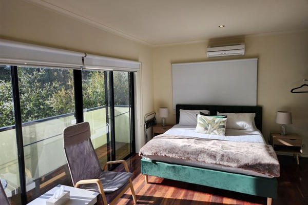 Lilly Pilly Suite - Spa Bath | 1 dormitorio, ropa de cama de alta calidad, edredones de plumas