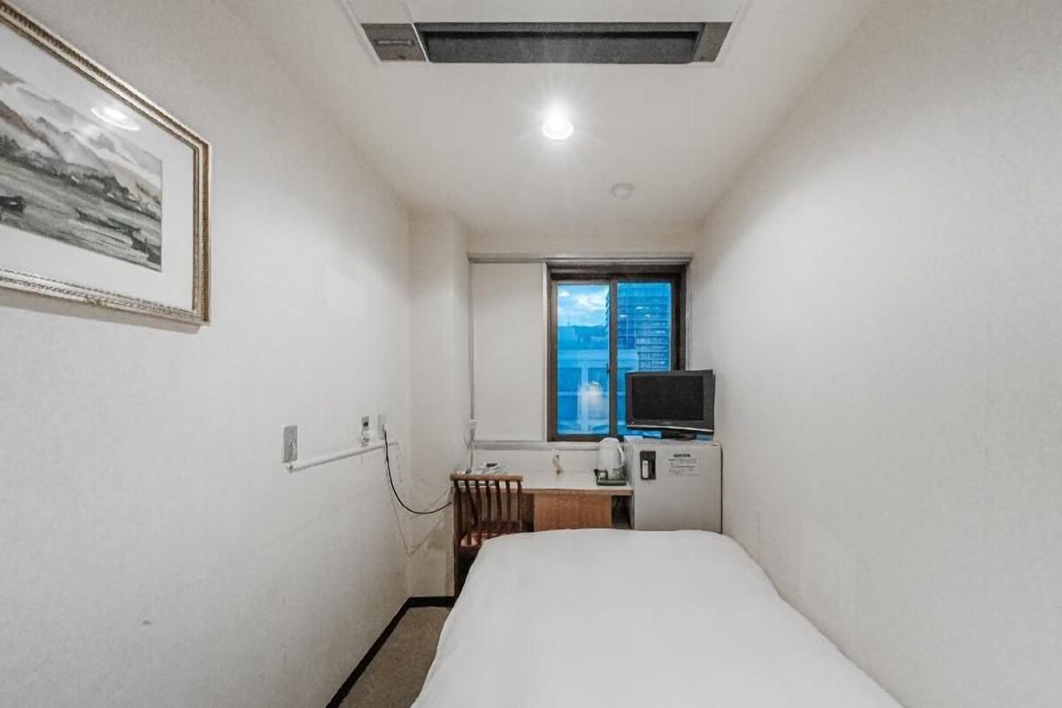 Desk, bed sheets
