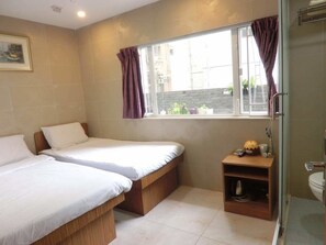 Triple Room | Blackout drapes, free WiFi, bed sheets - Me Easy Hostel (Kowloon)